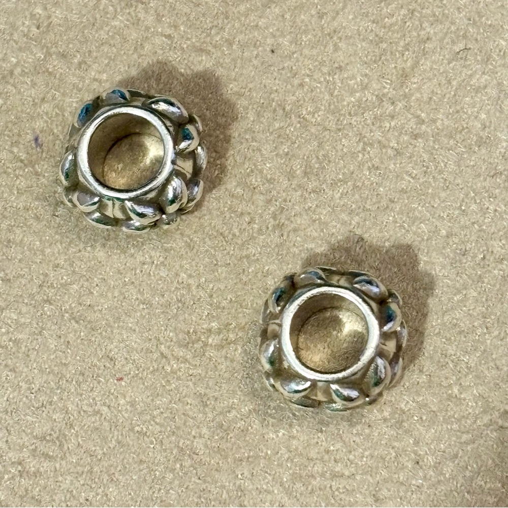 Two 🆕 Brighton Wildflower beads Narrow Matte finish Raised design Retired - Picture 3 of 4